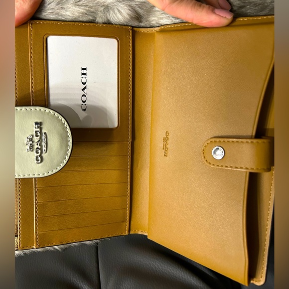 🔥NWT Coach Wallet - Picture 3 of 12